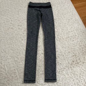 LULULEMON SKINNY GROOVE PANTS Size 2 ..inseam 34” Rise 9”